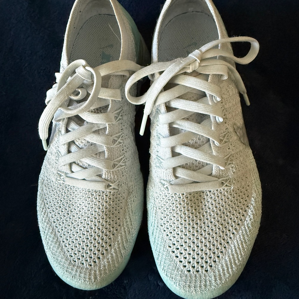 Nike Vapor Max Athletic Women’s Shoes in Light Blue/Pale Gray.
